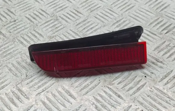Toyota Avensis T270 Rear tail light reflector 8192013021 8192013022 1070002
