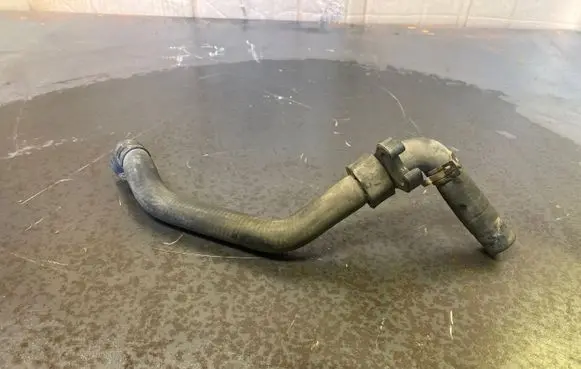 Volkswagen PASSAT B6 Engine coolant pipe/hose 1K0122058E