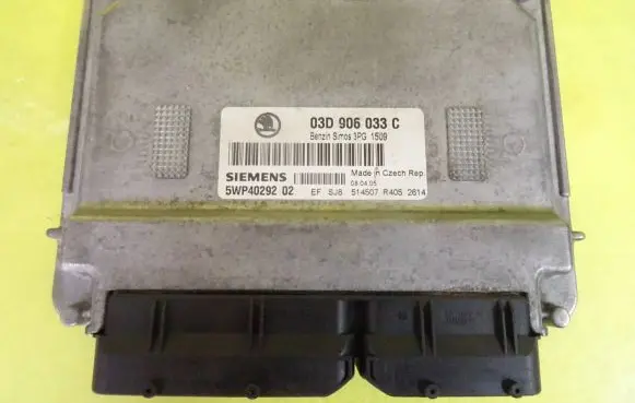 Skoda Fabia Mk1 (6Y) Engine control unit/module 03D906033C 5WP4029202