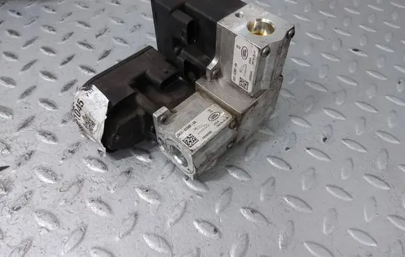 Jaguar I-Pace Air conditioning (A/C) expansion valve J9D36C582AA J9D36C582BA T4K9943