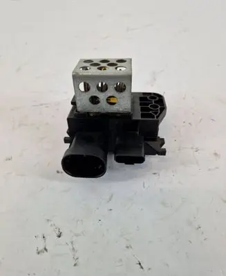Peugeot 3008 I Coolant fan relay 9673999880
