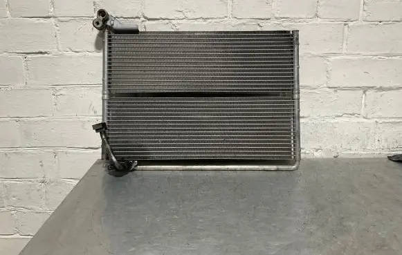 BMW 5 E60 E61 Engine oil radiator 7534913