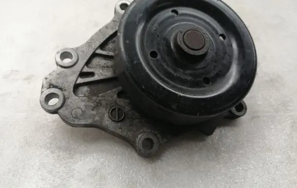 Toyota Corolla Verso AR10 Water pump 1610009340