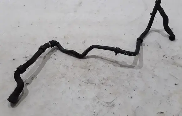 Engine coolant pipe/hose