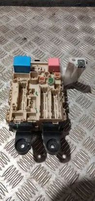 Toyota Avensis T270 Fuse box set 8273005660 T2195