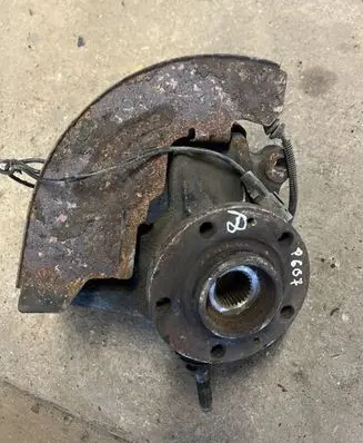 Peugeot 607 Front wheel hub spindle knuckle