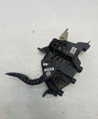 Renault Trafic III (X82) Clutch pedal 465018560R