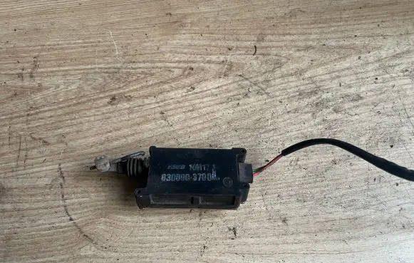 Mazda 626 Central locking motor 8300003700