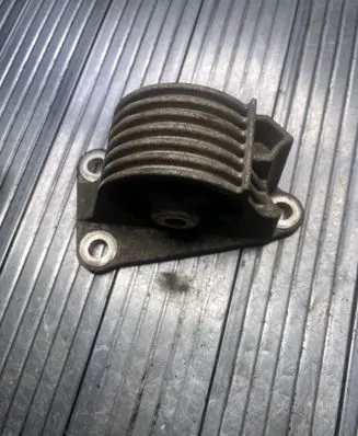 Mini One - Cooper R50 - 53 Engine mount bracket 6756405 22116756405