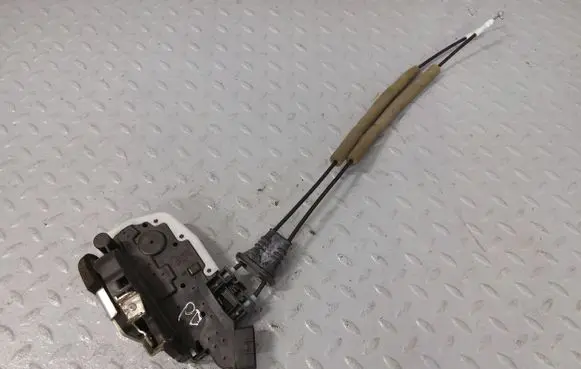 Nissan Murano Z51 Front door lock 805001AN0B