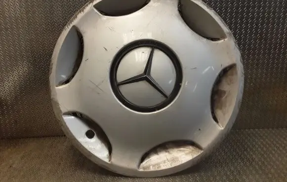 Mercedes-Benz C W202 R20 wheel hub/cap/trim 2024010024 A2024010024