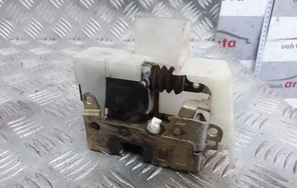 Renault Megane I Front door lock