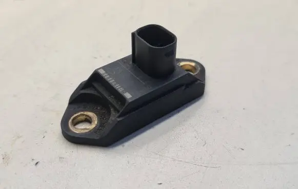 Mercedes-Benz E W211 Airbag deployment crash/impact sensor 0025426918