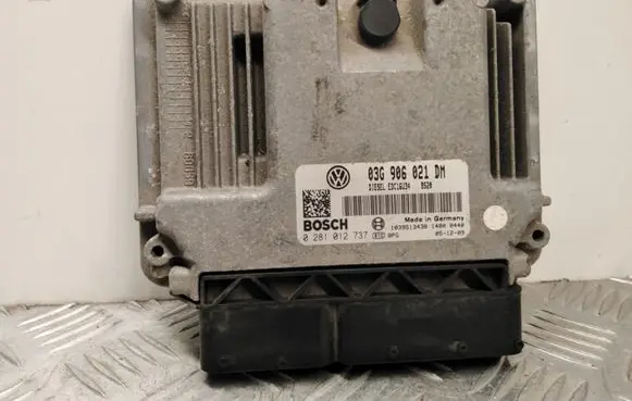Volkswagen Touran I Engine control unit/module 03G906021DM 0281012737