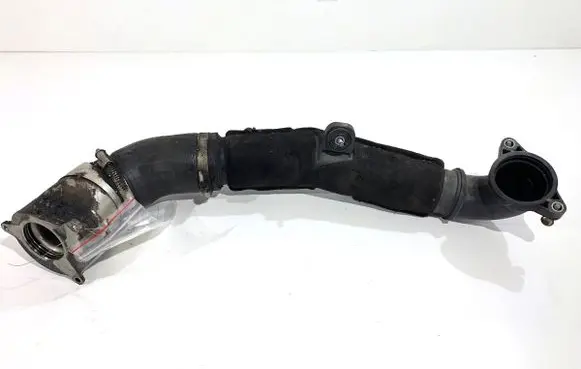 Volkswagen PASSAT B8 Intercooler hose/pipe 04L145828F