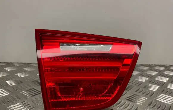 Tailgate rear/tail lights