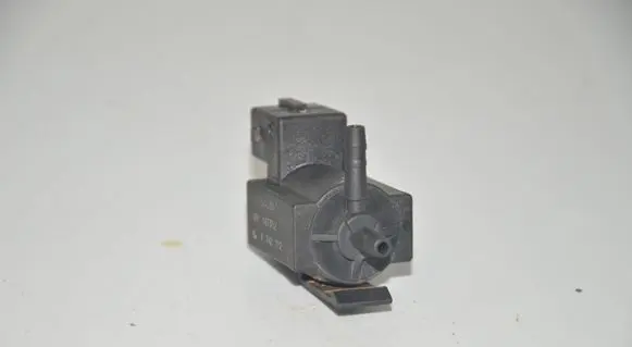 BMW 5 E39 Vacuum valve 1742712