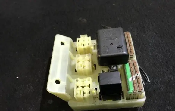 Mitsubishi Carisma Fuse box set