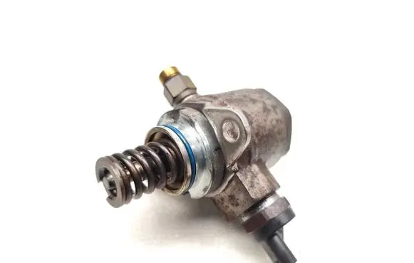 Skoda Fabia Mk2 (5J) Fuel injection high pressure pump 03C127026E