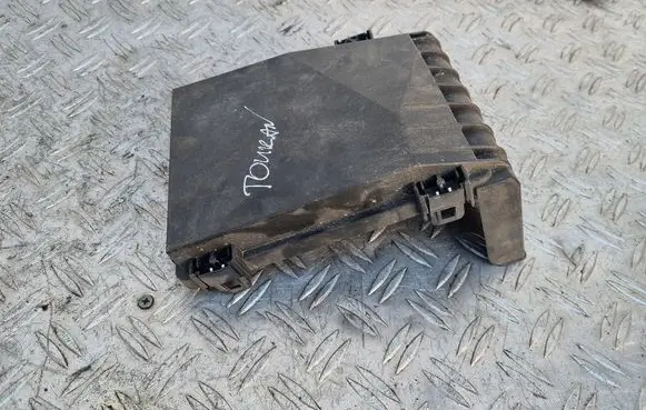 Volkswagen Touran I Fuse box cover 1K0937132D