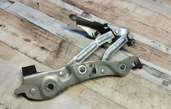 Volvo S60 Tailgate/trunk/boot hinge 30649609