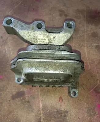 Volkswagen Polo V 6R Engine mount bracket 6C0199262A