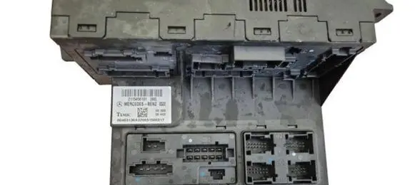 Mercedes-Benz E W211 Fuse module 2115456101 A2115456101