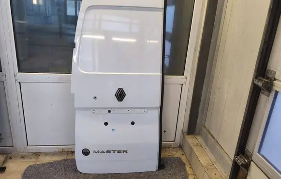 Renault Master IV Rear door