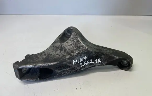 Audi A4 S4 B7 8E 8H Engine mounting bracket 8E0199307S