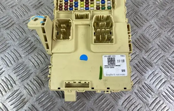 Hyundai Santa Fe Fuse module 91950S2090