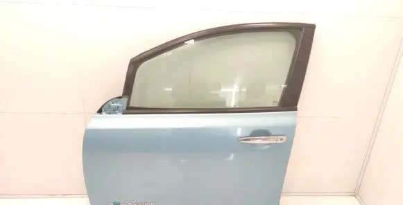 Nissan Leaf I (ZE0) Front door