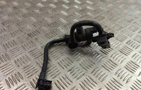 BMW 3 F30 F35 F31 Valve vacuum 7636155