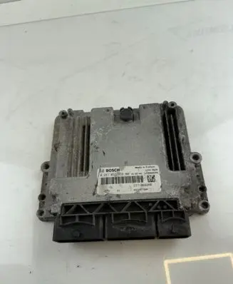 Opel Vivaro Engine control unit/module 237106626R 237107168R 0281032458
