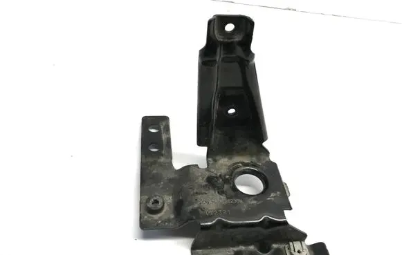 Mercedes-Benz GLE W167 Front bumper mounting bracket A1676262300