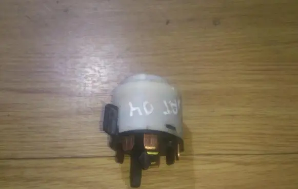 Volkswagen PASSAT B5.5 Ignition lock contact 4b0905849