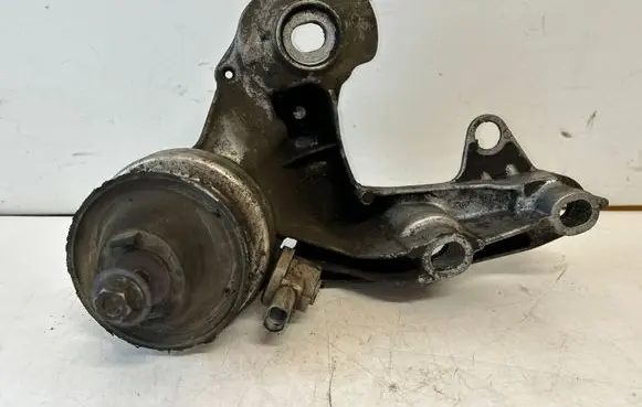 Audi A6 S6 C6 4F Engine mounting bracket 4F0199351