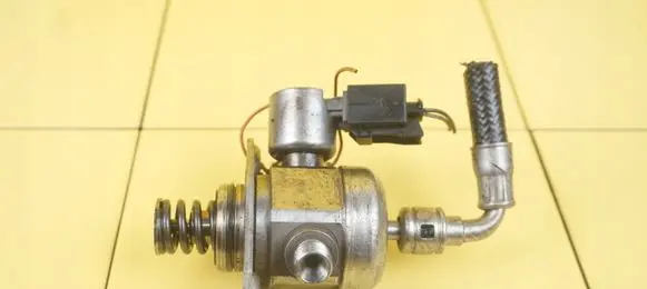 Mini Cooper Countryman R60 Fuel injection high pressure pump 7630644 N18B16A