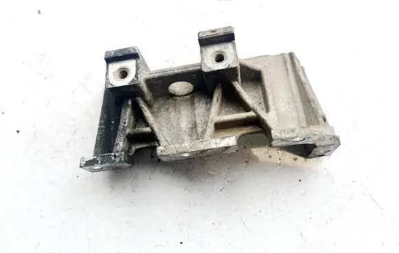 Hyundai Sonata Engine mounting bracket