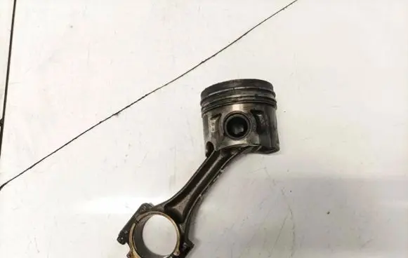 Volkswagen PASSAT B5.5 Piston with connecting rod