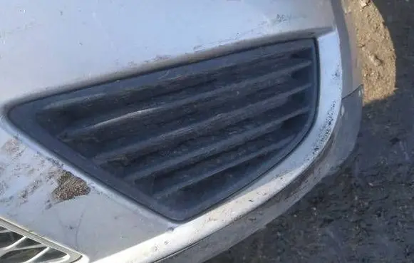Ford Mondeo Mk III Front bumper lower grill 