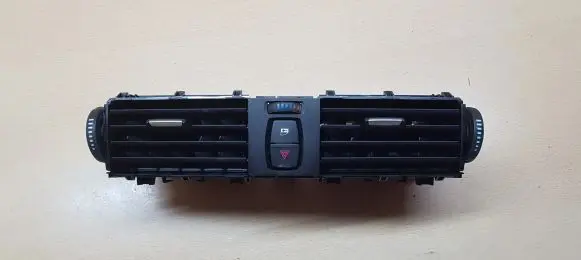 BMW 4 F32 F33 Dash center air vent grill 9218552