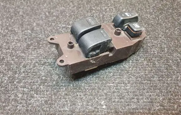 Toyota Yaris Electric window control switch 0114P2D