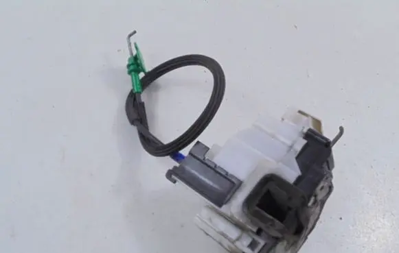 Fiat Fiorino Front door lock 1365228080