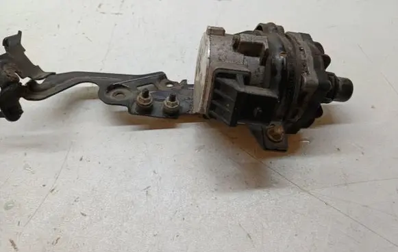 Mercedes-Benz S W222 Water pump A0005001986 17526575