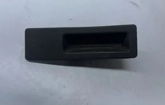 BMW 2 F46 Tailgate/trunk/boot exterior handle 7368752 51247368752