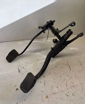 Volvo V70 Pedal assembly 1234