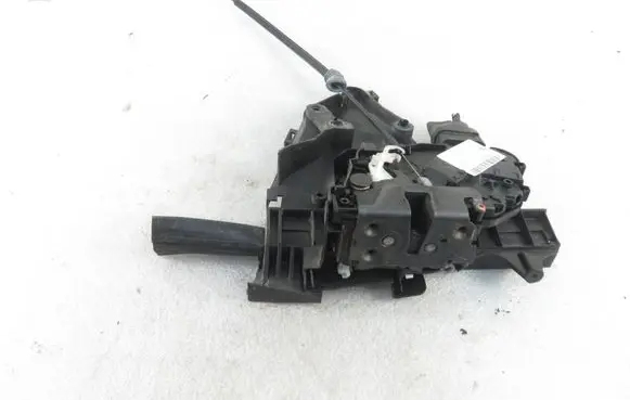 Volvo S40 Front door lock 30753658