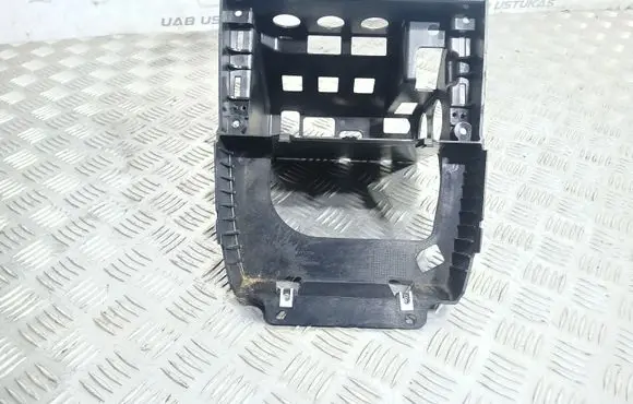 Radio/GPS head unit trim