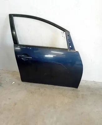 Mitsubishi Grandis Front door