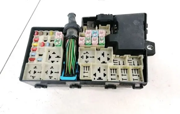 Volvo V50 Fuse box set 518818000 8688040